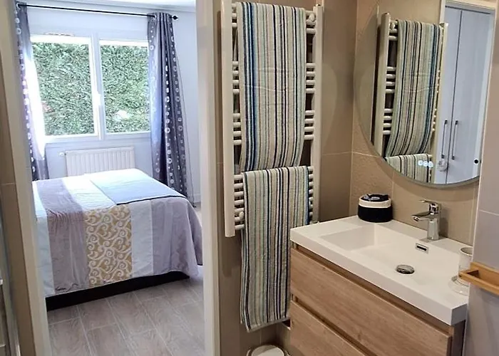 Et Petit Dejeuner A Socoa